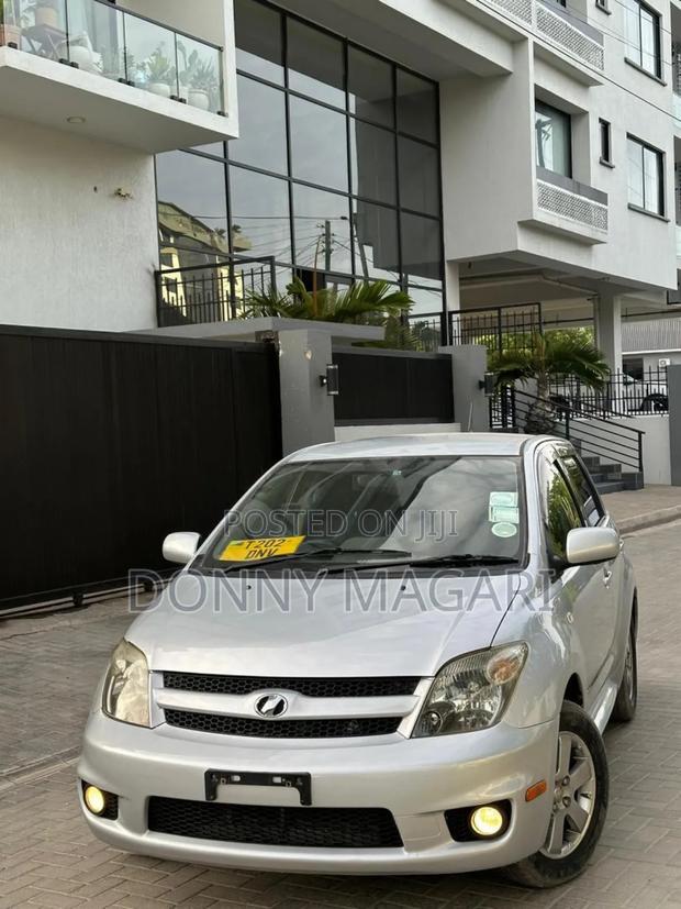 Toyota IST 2007 Silver