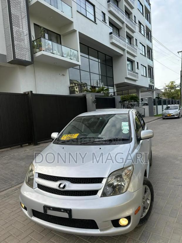 Toyota IST 2007 Silver