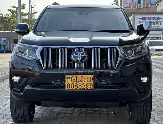 Toyota Land Cruiser Prado 2023 Black