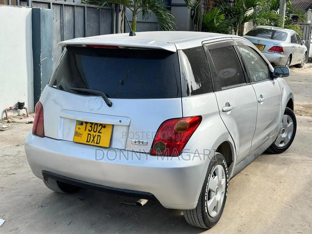 Toyota IST 2005 Silver