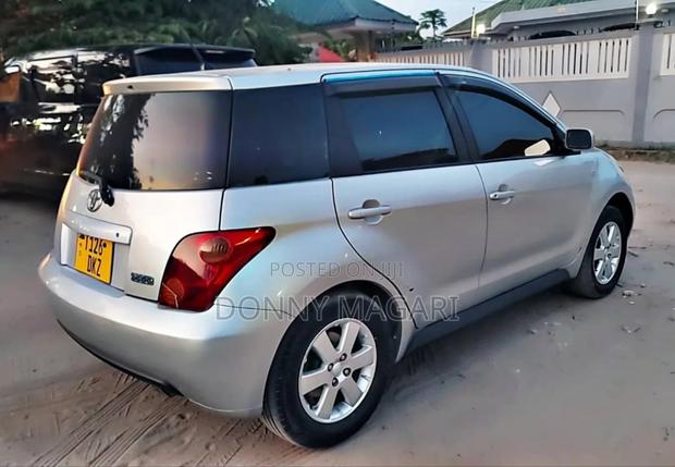 Toyota IST 2004 Silver
