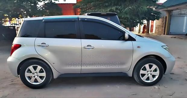 Toyota IST 2004 Silver