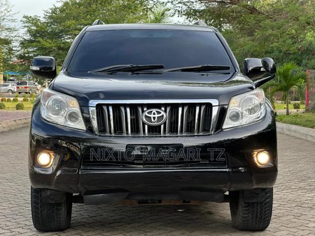 Toyota Land Cruiser Prado 2011 Black