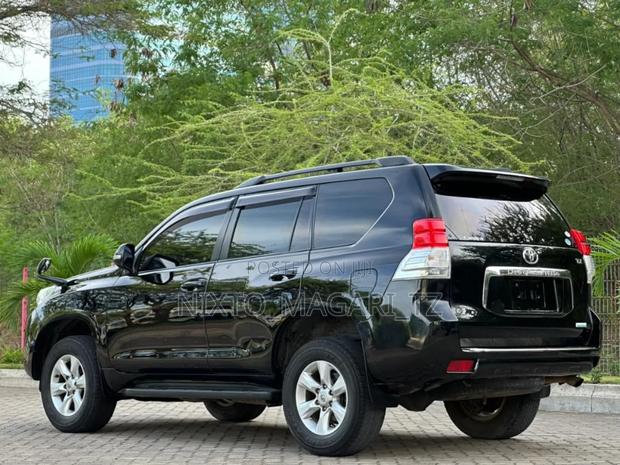 Toyota Land Cruiser Prado 2011 Black