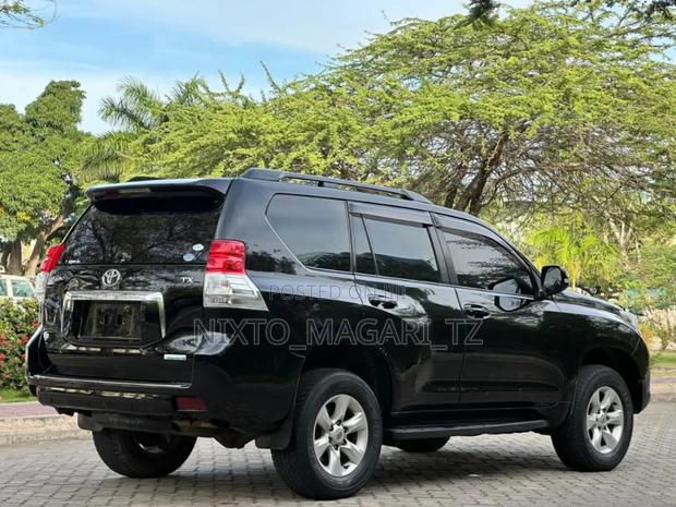 Toyota Land Cruiser Prado 2011 Black