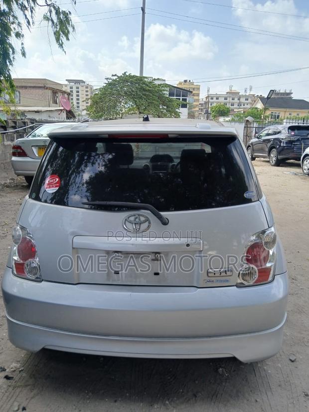Toyota IST 2004 Silver