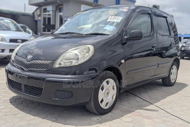 Toyota Fun Cargo 2002 Black