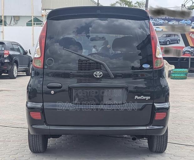 Toyota Fun Cargo 2002 Black