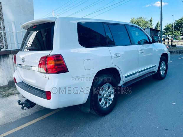 Toyota Land Cruiser 4.5 V8 GL 2013 White