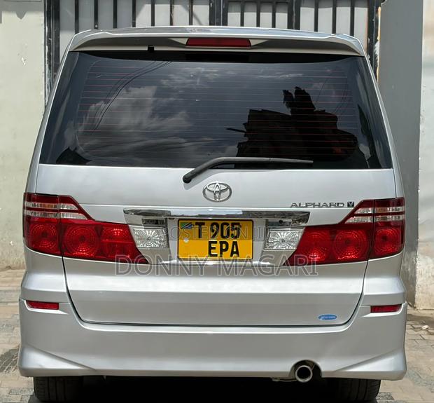 Toyota Alphard 2.4 Petrol AWD 2006 Silver