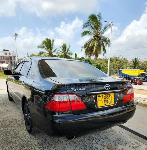 Toyota Crown Royale 2005 Black