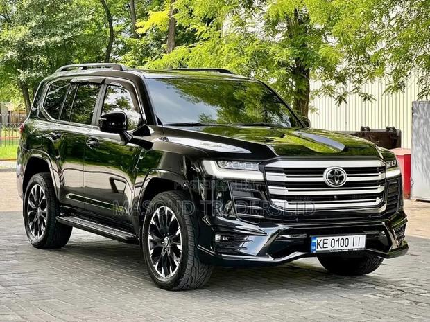 Toyota Land Cruiser LC300 2024 Black