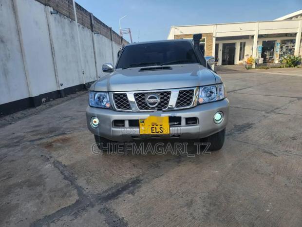 Nissan Patrol 2010 Silver