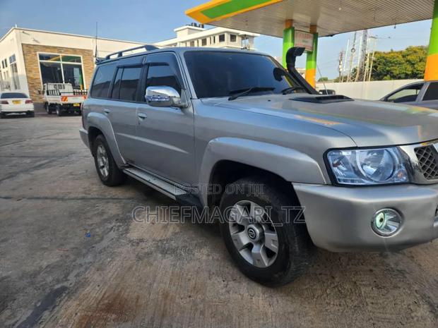Nissan Patrol 2010 Silver