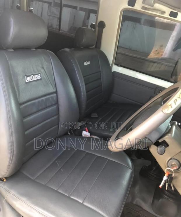 Toyota Land Cruiser 2001 White