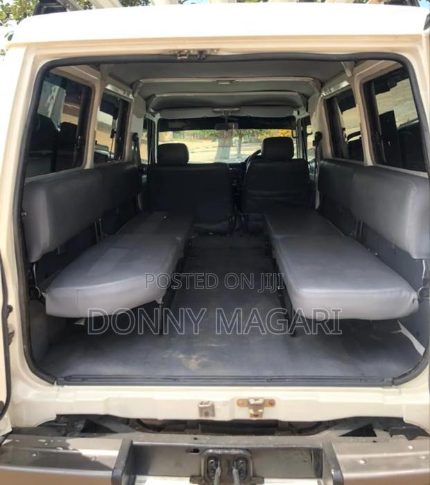 Toyota Land Cruiser 2001 White