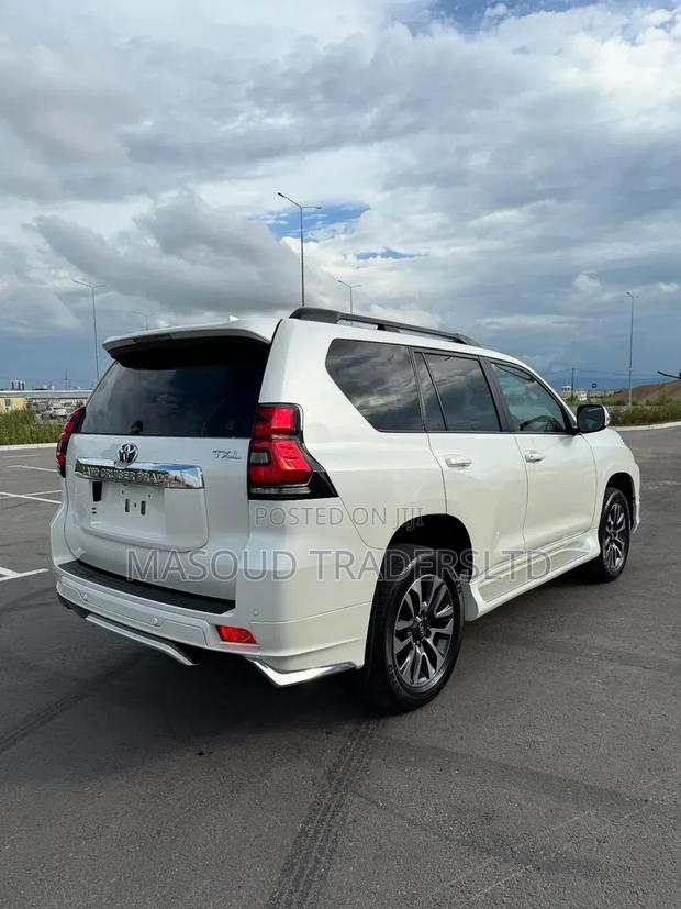 Toyota Land Cruiser Prado 4.0 Petrol TX 2019 White