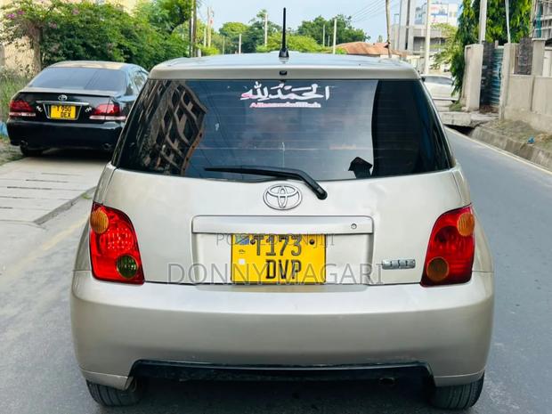 Toyota IST 2005 Silver