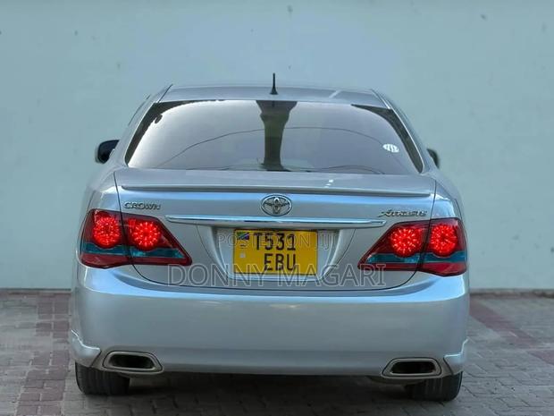 Toyota Crown 2009 Silver