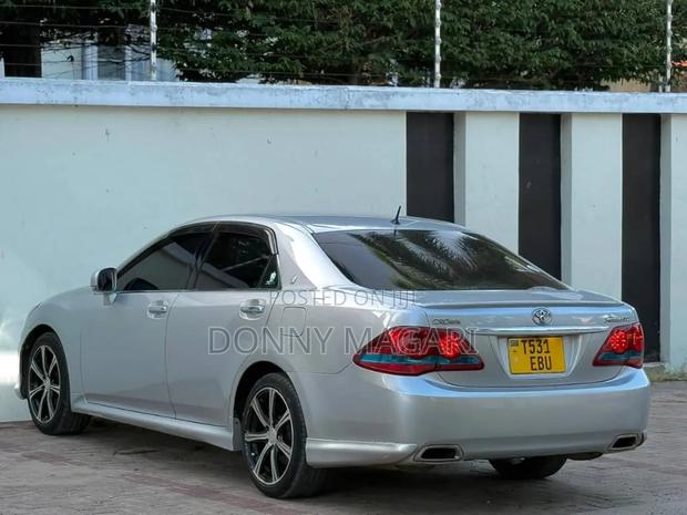 Toyota Crown 2009 Silver