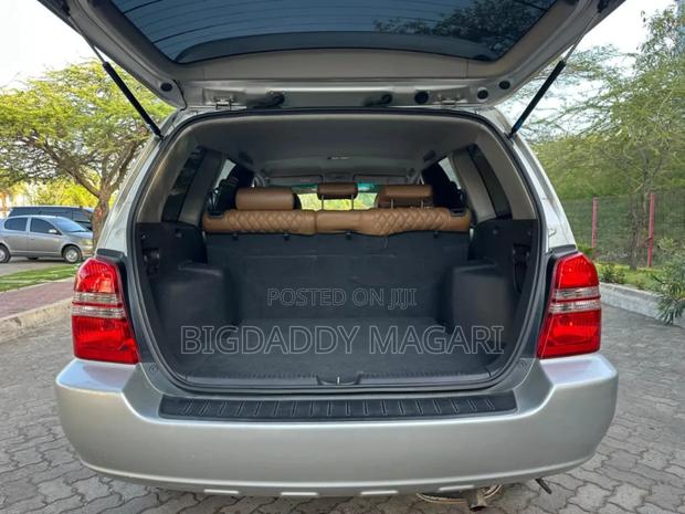 Toyota Kluger 2003