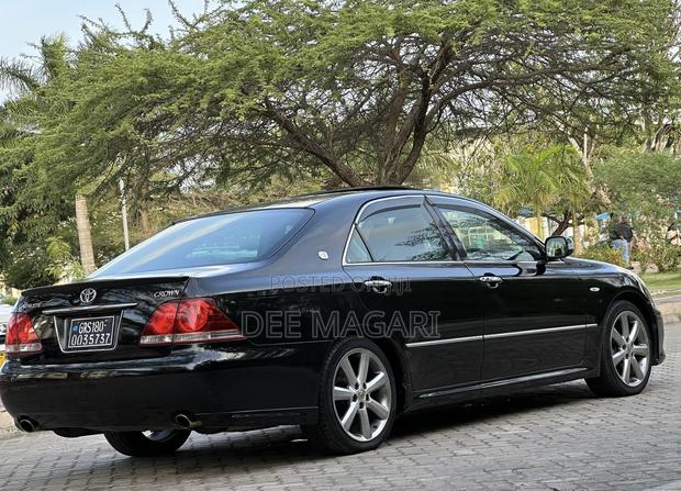 Toyota Crown 2006 Black