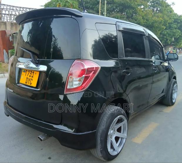 Toyota Ractis 1.5 AWD 2010 Black