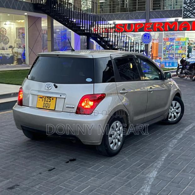 Toyota IST 2004 Silver