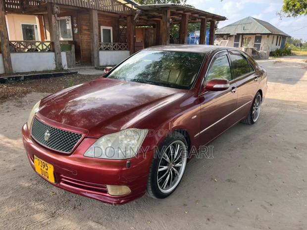 Toyota Crown 2006 Maroon