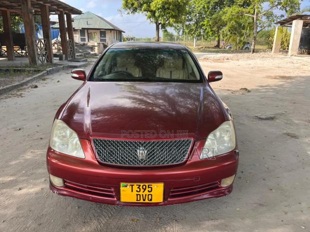 Toyota Crown 2006 Maroon