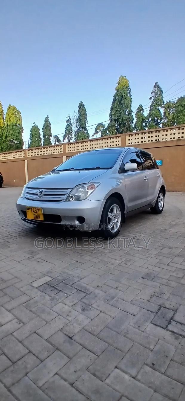 Toyota IST 2004 Silver