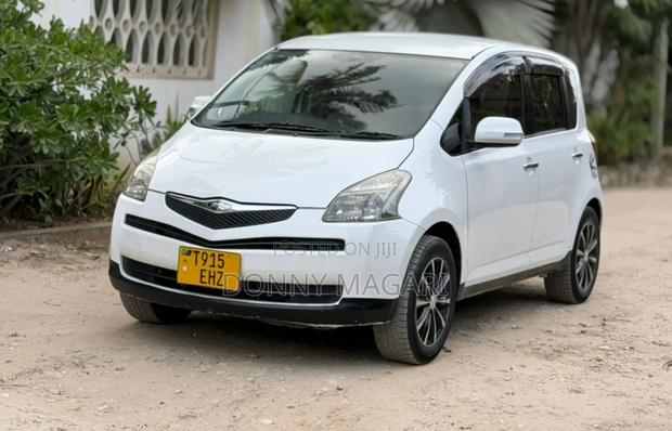 Toyota Ractis 1.3 FWD 2008 White