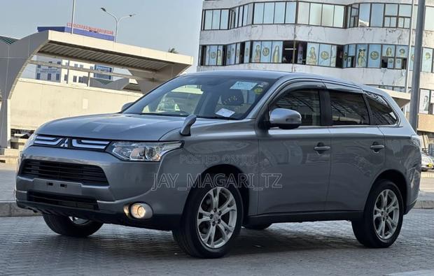 Mitsubishi Outlander 2012 Silver