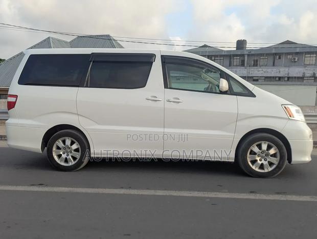 Toyota Alphard 2.4 Petrol AWD 2004 White