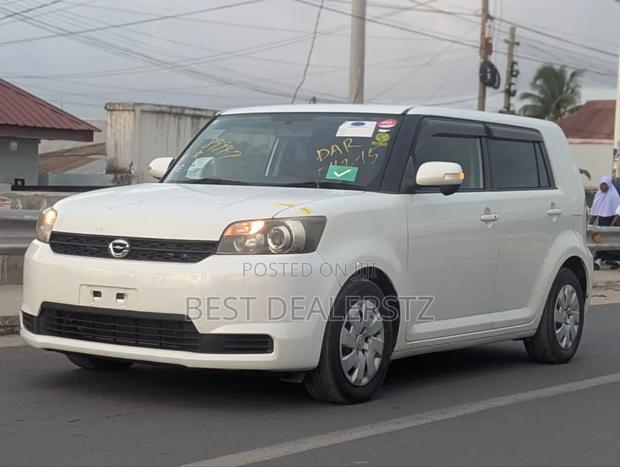Toyota Corolla Rumion Hatchback 1.8 AWD 2010 White