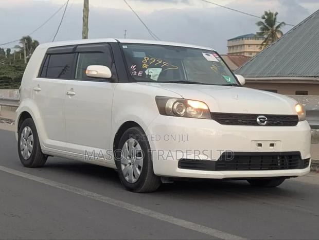 Toyota Corolla Rumion Hatchback 1.8 AWD 2010 White