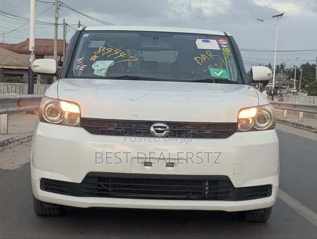 Toyota Corolla Rumion Hatchback 1.8 AWD 2010 White