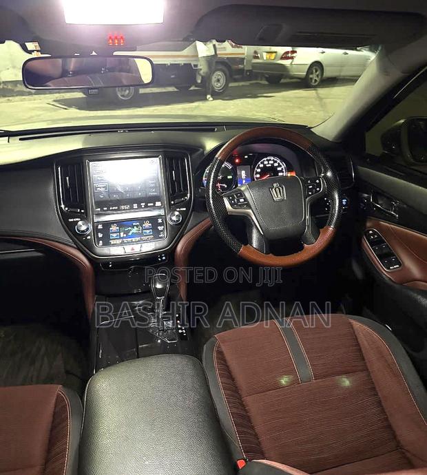 Toyota Crown 2014 Gold