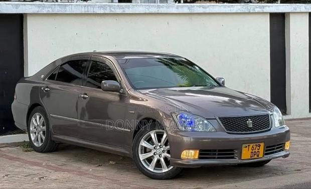 Toyota Crown 2004 Gray