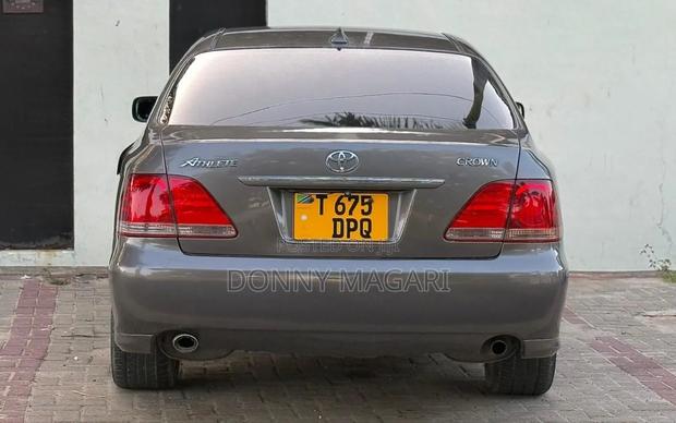 Toyota Crown 2004 Gray