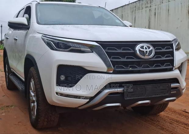 Toyota Fortuner 2022 White