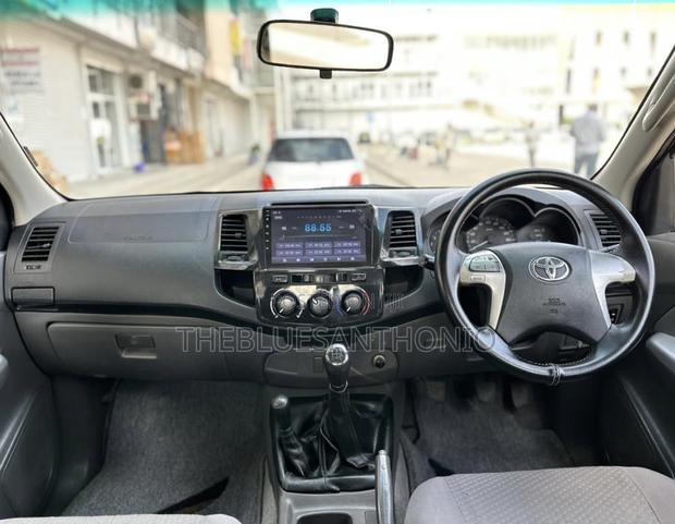 Toyota Hilux 2009 Gray