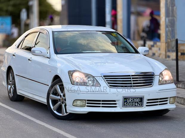 Toyota Crown 2005 White