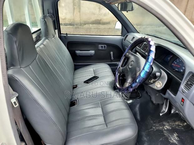 Toyota Hilux 2000 White