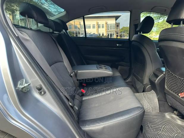 Subaru Legacy 2.0D Sedan 2010 Silver