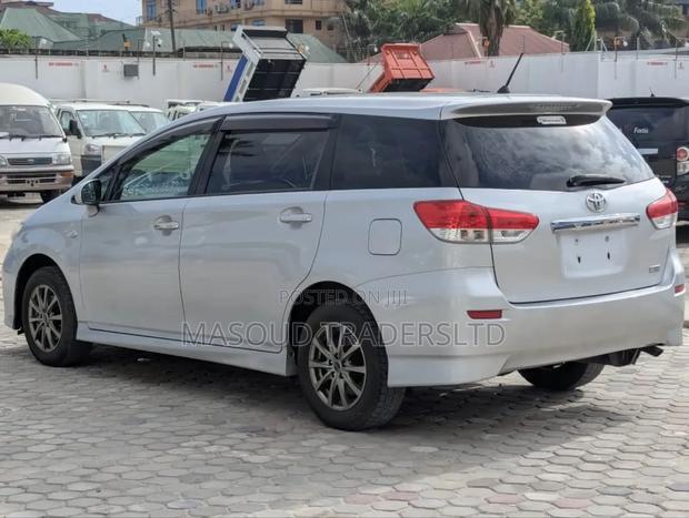 Toyota Wish 2010 Gray