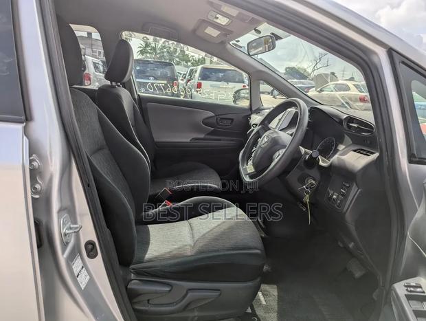 Toyota Wish 2010 Silver