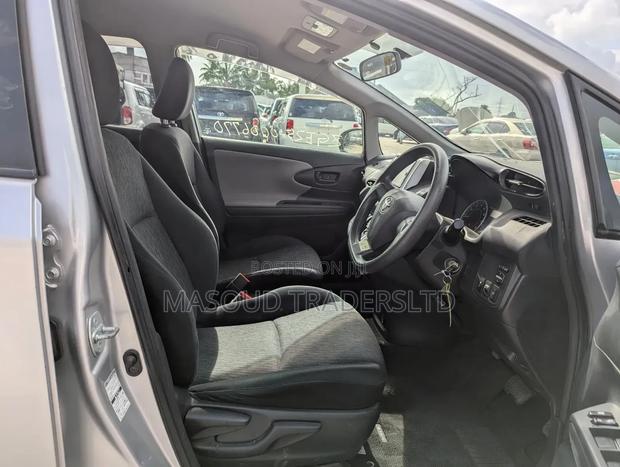 Toyota Wish 2010 Silver