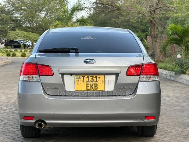 Subaru Legacy 2010 Silver
