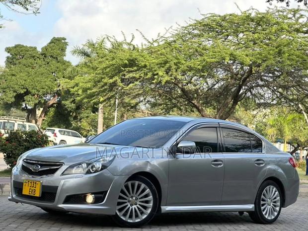 Subaru Legacy 2010 Silver